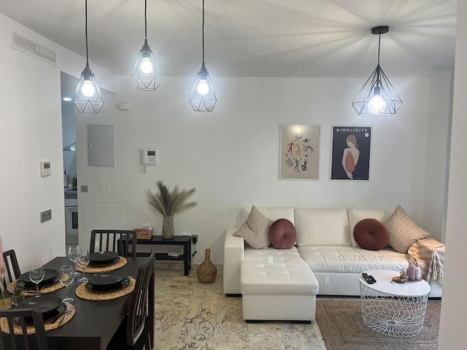 טורמולינוס Love Rent4 Malaga Lyli מראה חיצוני תמונה